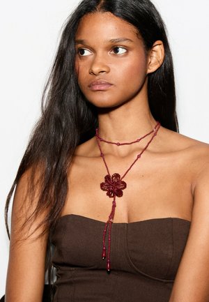 Bershka, FLOWER NECKLACE - Collana - bordeaux