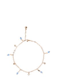 Kultaketjuinen rannekoru, jossa on sinisiä helmiä ja geometrisia riipuksia. Suunnittelussa on erilaisia muotoja ja hummerilukko.