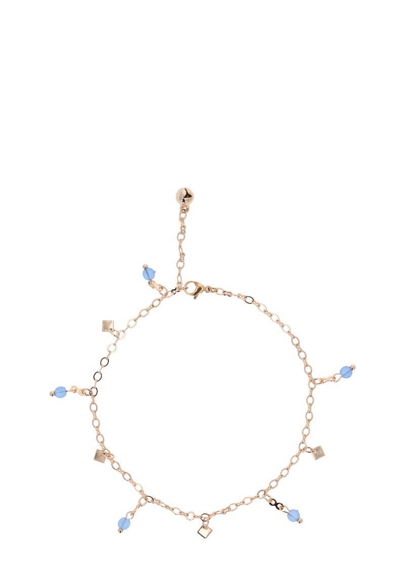 Kultaketjuinen rannekoru, jossa on sinisiä helmiä ja geometrisia riipuksia. Suunnittelussa on erilaisia muotoja ja hummerilukko.