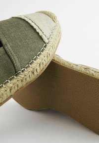 Next - Espadryle