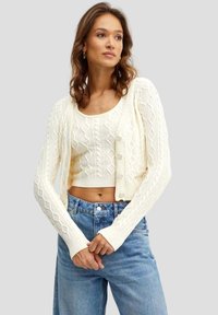 Non selezionato, off white