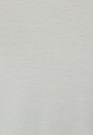 Hellgrauer Stoff mit einer glatten, feinen Textur und subtilen Variationen. Das Material wirkt dehnbar und fein gestrickt, ohne auffällige Muster.