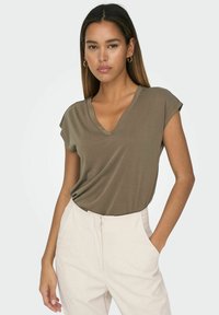 ONLY ONLFREE LIFE SS V-NECK JRS NOOS - T-shirt basic - walnut