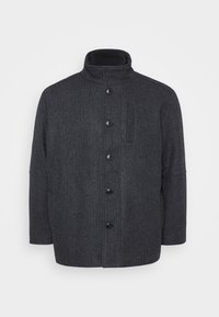 Dunkelgrauer Wollmischungs-Mantel mit hohem Kragen, vorderem Knopfverschluss und Seitentaschen. Verfügt über eine Fischgrättextur und ein schlankes Design.