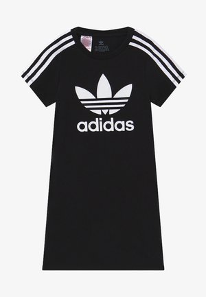 Schwarzes Adidas T-Shirt-Kleid mit weißem Trefoil-Logo und Markennamen auf der Vorderseite, mit drei weißen Streifen auf jeder Schulter.