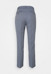 Pantaloni blu a fantasia con vestibilità slim. Presentano una stampa geometrica e due tasche posteriori. Realizzati in tessuto leggero con una superficie liscia.