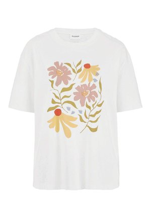 Weißes kurzärmeliges T-Shirt mit einem bunten Blumenmuster mit rosa und gelben Blumen und grünen Blättern auf der Vorderseite.