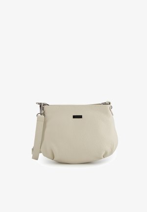 Lille beige tekstureret læder crossbody-taske med aftagelig rem og sølvfarvet hardware, rektangulært sort mærkelabel foran i midten.