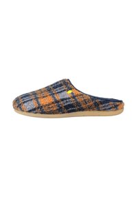 Pantufla con un diseño de cuadros en gris y naranja, fabricada en material suave con una suela de goma color beige y punta redondeada.