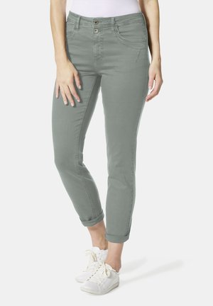 DAVOS BOYFRIEND  - Slim fit jeans - green tee