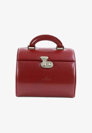 Sac à main en cuir rouge de forme arrondie, matériel en métal argenté, avec une poignée supérieure et un fermoir, arborant un logo en relief sur le devant.