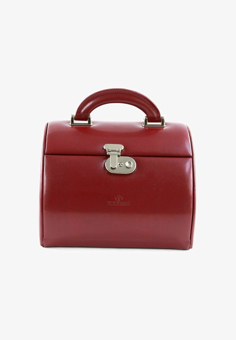 Sac à main en cuir rouge de forme arrondie, matériel en métal argenté, avec une poignée supérieure et un fermoir, arborant un logo en relief sur le devant.