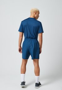 SNOCKS Kurze Sporthose - dunkelblau