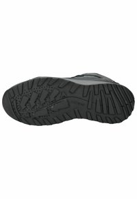 Suela de zapato con un diseño negro robusto, con surcos profundos y múltiples patrones elevados para mayor tracción; el material parece duradero y gomoso.