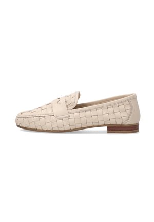 Beige leren geweven loafer met een lage houten hak en een gladde band over de bovenkant, weergegeven in zijaanzicht.
