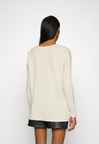 ONLY MATERNITY OLMAMALIA V-NECK - Pulover - pumice stone