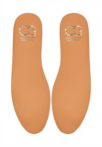 Smeđe uloške s glatkom površinom, s metalik zlatnim logotipom "CG" i "César Gaspari Barcelona" u reljefu na površini.