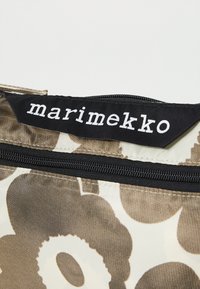 Thumbnail Image 6