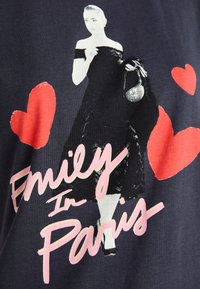 Noisy May NMGABY EMILY PARIS - Μπλουζάκι με στάμπα - obsidian