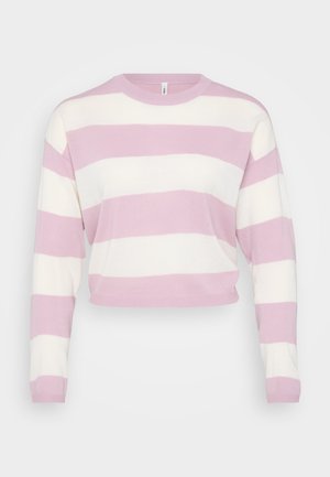 Lys rosa og hvit stripet croppet genser, lange ermer, ribbestrikket hals og mansjetter, myk tekstur, strikket stoff.