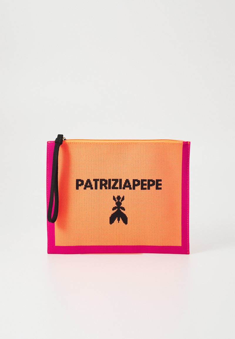 Pochette arancione neon con accenti rosa acceso, caratterizzata da un design del logo nero. Realizzata in materiale testurizzato, dotata di una cerniera nera e di un cinturino da polso.