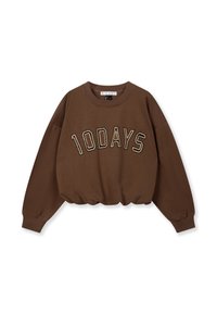 Sudadera corta marrón con mangas largas, puños acanalados y texto "10DAYS" adornado con pequeñas tachuelas en el frente.