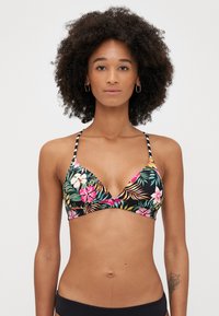 Blommig triangelbikinitopp med svart bas, som har livliga rosa och gröna tropiska mönster. Tunna justerbara band med randig detalj.
