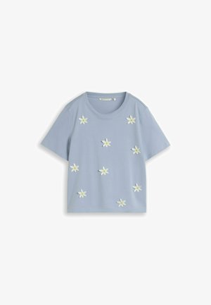 TOM TAILOR DENIM, TOM TAILOR DENIM T-SHIRT LOOSE FIT T-SHIRT MIT HÄKELBLUMEN-APPLIKATIONEN - Trükipildiga T-särk - foggy sky blue