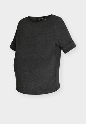 Must tekstuuriga lühikeste varrukatega raseduspluus ümmarguse kaelusega ja ülesrullitud mansettidega, lihtsal taustal.