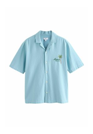 Lyseblå kortærmet skjorte med krave og brystbroderi af en palme og teksten "Morocco Blue City".