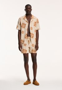 Shiwi Ing - beach beige
