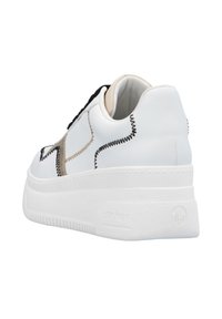 Weiße Plattform-Sneaker mit schwarzen und beigen Ziernähten. Verfügt über ein Obermaterial aus glattem Leder und eine strukturierte Gummisohle. Markenlogo auf der Ferse.