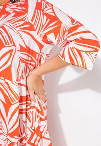 Ulla Popken ABSTRACT FOLIAGE FLOUNCE PANEL MIDI - Jurk - white