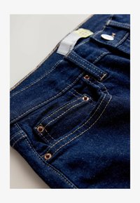 Neselectat, rinse blue