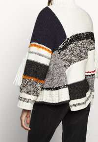 WEEKEND MaxMara Svetr - beige