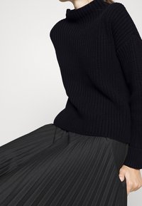 Selected Femme Strickpullover - black