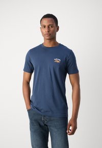 Lindbergh EMBROIDERY TEE - Marškinėliai su spaudiniu - dark blue
