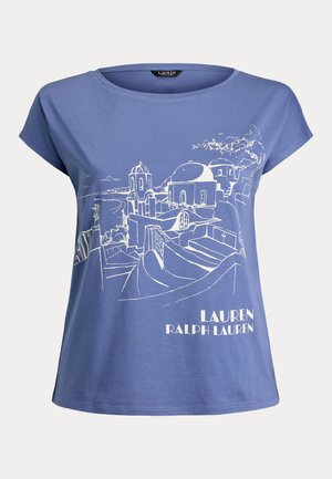 Blå bomull t-skjorte med en hvit linjetegning av en kystby med kuplede bygninger, akkompagnert av "LAUREN RALPH LAUREN" tekst nederst.