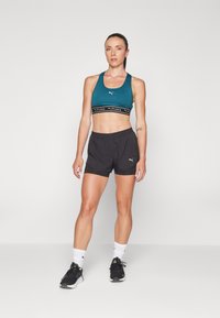 Puma KEEPS BRA - Sujetadores deportivos con sujeción media - cold green