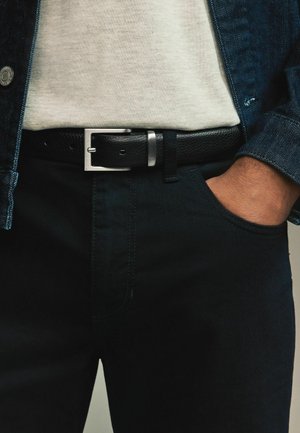 Next Pásek - black