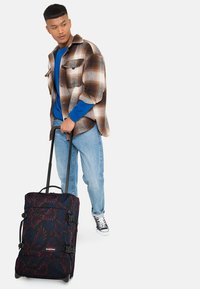 Eastpak TRANVERZ S x WHERE'S WALLY - Trolley - flow blushing