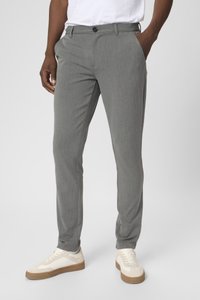 Grijze op maat gemaakte broek van een lichtgewicht stof, met een slim fit, zijzakken en een enkele knoopsluiting bij de taille.