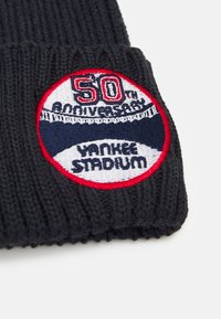 New Era NEW TRADITIONS BEANIE UNISEX - Gorro - dark blue