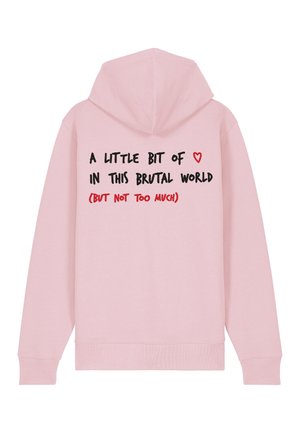 Felpa rosa con tasca frontale, caratterizzata da un audace testo nero e rosso sul retro. Il testo recita "Un po' di ❤️ in questo mondo brutale (MA NON TROPPO)."