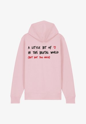 Felpa con cappuccio rosa chiaro con una grande grafica sul retro con testo nero e rosso. Il design include un simbolo di cuore, enfatizzando il messaggio.