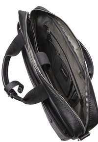 Sort læder mappe med lynlåslukning, flere indvendige rum og stofforing. Indeholder to håndtag og subtil branding.