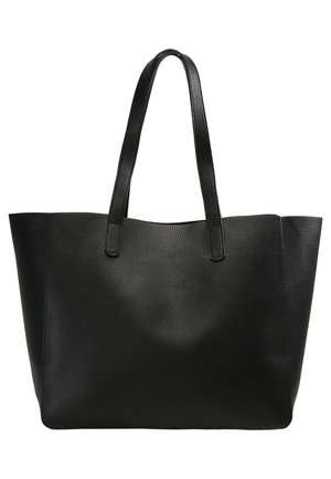 Czarna, teksturowana skórzana torba typu tote z dwoma długimi, płaskimi uchwytami i szerokim, otwartym wierzchem.