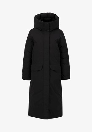Schwarzer, langer Daunenmantel mit hohem Kragen, Druckknopfverschluss vorne und zwei großen Vorderaschen. Das Material wirkt glatt mit einer gesteppten Textur.