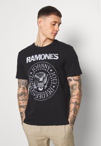 Only & Sons ONSRAMONES FRONT PRINT TEE - T-shirt estampada - black