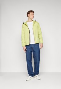 K-Way Le Vrai 3.0 Claude Unisexe - Regenjas - green celery